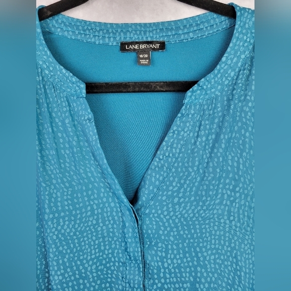 Lane Bryant  Teal Dot Mix Media Split Neck Top Size 18/20 - Picture 3 of 12